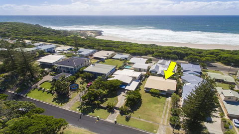 Bailey's Beach House - New South Wales Tourism  0