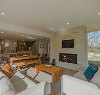 Baileys Beach House - New South Wales Tourism 