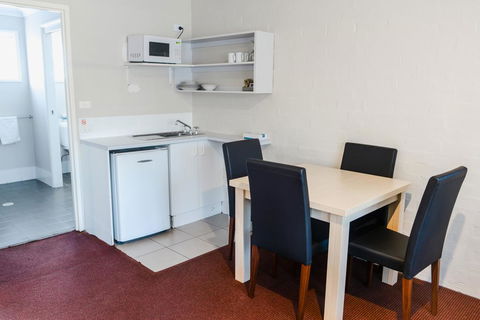 Balan Village Motel - New South Wales Tourism  1