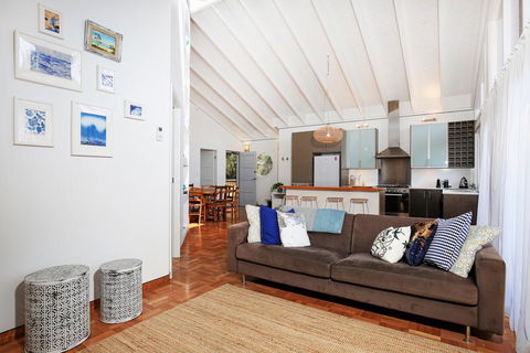 Balena @ Culburra - Pet Friendly - 1 Min Walk To Beach - New South Wales Tourism  0