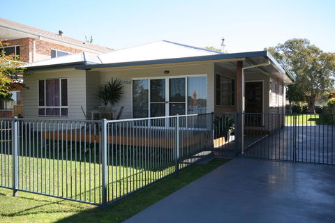 BANYANDAH 557 Ocean Drive NH - New South Wales Tourism  0