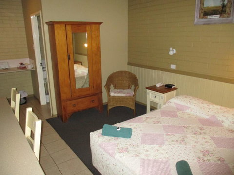 Barcaldine Country Motor Inn - New South Wales Tourism  1