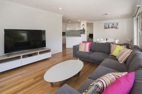 Barefoot Bungalow - New South Wales Tourism  1