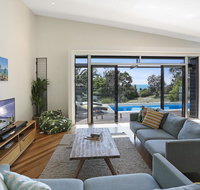Barefoot Bungalow - Castaways Beach
