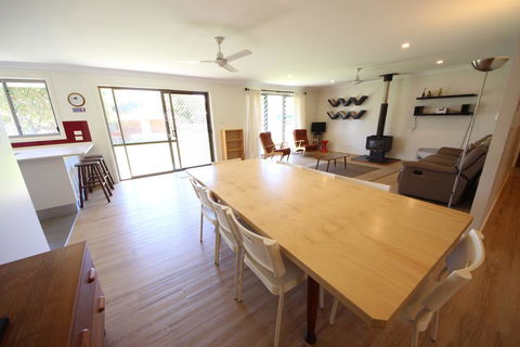 Barefoot Bungalow At Hat Head - New South Wales Tourism  1