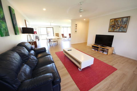 Barefoot Bungalow At Hat Head - New South Wales Tourism  0