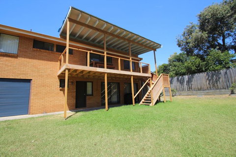 BARRELS AT BOOMERANG - New South Wales Tourism  3