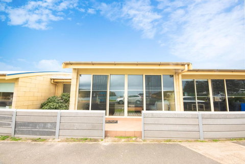 Bayview No 2 - Next To The Beach - New South Wales Tourism  0