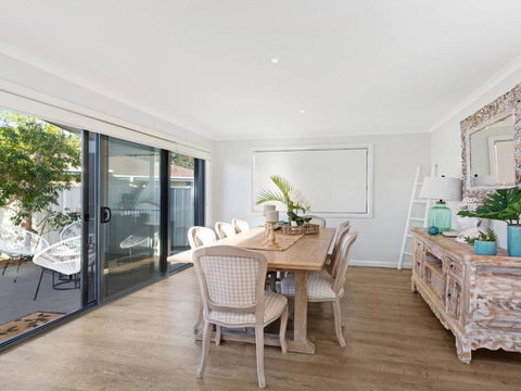 Beach 'Shac' On Parkway - New South Wales Tourism  3