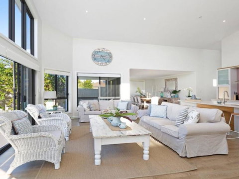 Beach 'Shac' On Parkway - New South Wales Tourism  0