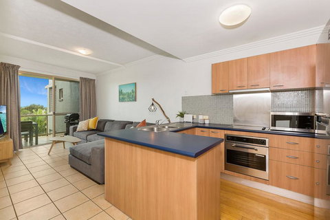 BEACH BLISS LUXURIOUS APARTMENT With POOL - New South Wales Tourism  1