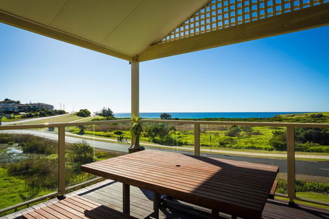 Beach Breakers Apartment - Stunning Views - New South Wales Tourism  1