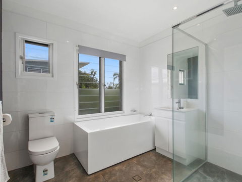 BEACH HOUSE ON PEARL - New South Wales Tourism  0