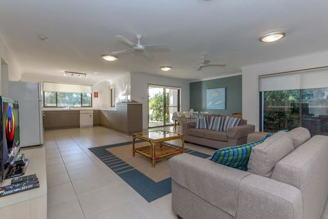 Beach House, Pacific Road, 1/20 - New South Wales Tourism  2