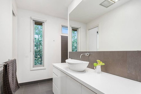 Beach Road Luxury With Ocean Views - New South Wales Tourism  2