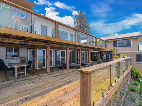 Beach Shack On Main Yamba Magnificent Views Photos Available Shortly Free WiFi - New South Wales Tourism  3