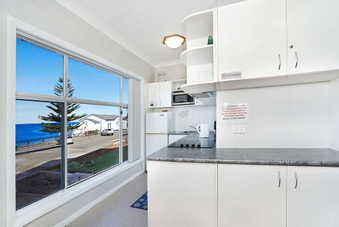 Beachcomer, Unit 1 - The Entrance, NSW - New South Wales Tourism  2