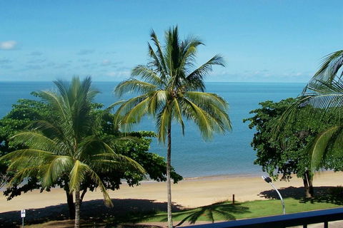Beachfront Apartments On Trinity Beach - New South Wales Tourism  0