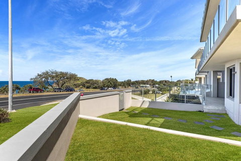 Beachfront Cabarita Apartment - New South Wales Tourism  1