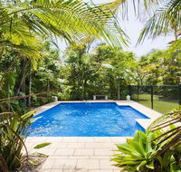Beachfront Pool House - Absolute beachfront
