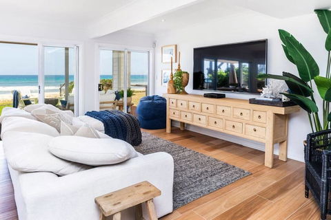 Beachfront Vila Gold Coast - New South Wales Tourism  2