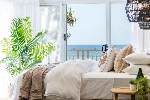 Beachfront Vila Gold Coast - New South Wales Tourism  1
