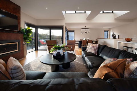 Retreat Lake Daylesford - Free Wifi - New South Wales Tourism  2