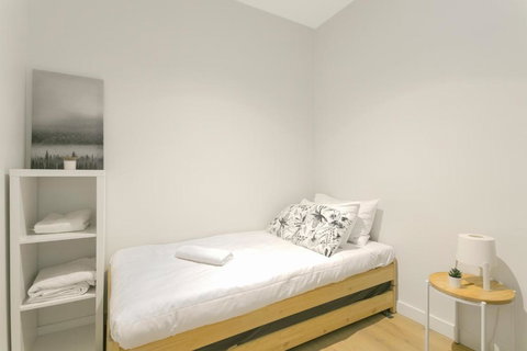 REST COLLECTION One Bedroom Apartment With Study - New South Wales Tourism  3