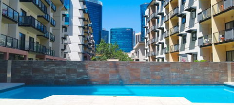 Resort-style Living In Perth CBD - 2X2 Apt - New South Wales Tourism  0