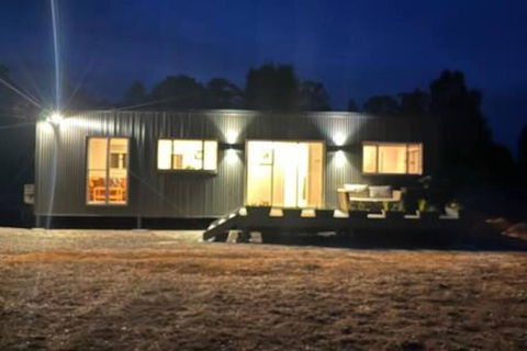 Redman View Luxury Lakeside Cabin - New South Wales Tourism  0