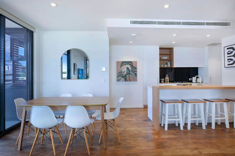 Regatta Hideaway - A Breezy Balcony Residence - New South Wales Tourism  2