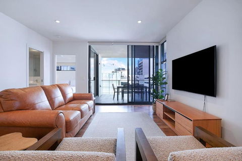 Regatta Hideaway - A Breezy Balcony Residence - New South Wales Tourism  0