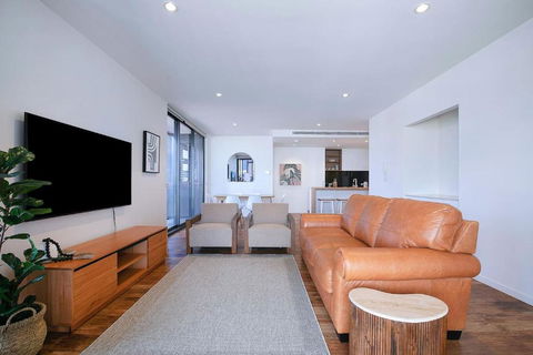 Regatta Hideaway - A Breezy Balcony Residence - New South Wales Tourism  3