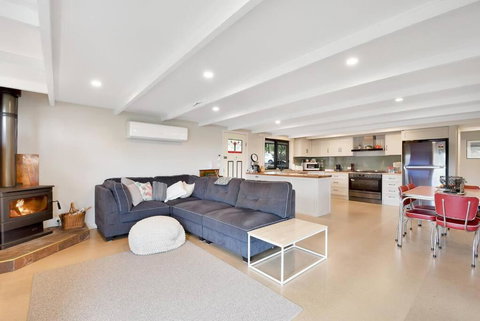 Relax At Goughs Bay - New South Wales Tourism  2