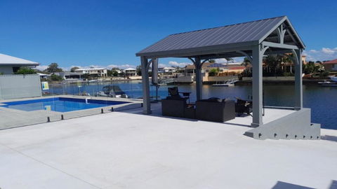 Relax Poolside By The Canal - New South Wales Tourism  1