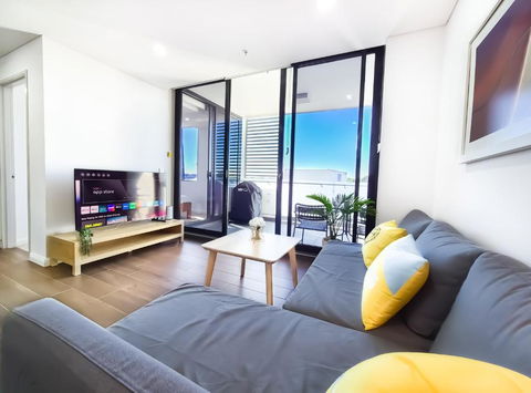 Relaxing 1BR W Pools & SPA, Gym In Olympic Park - New South Wales Tourism  3