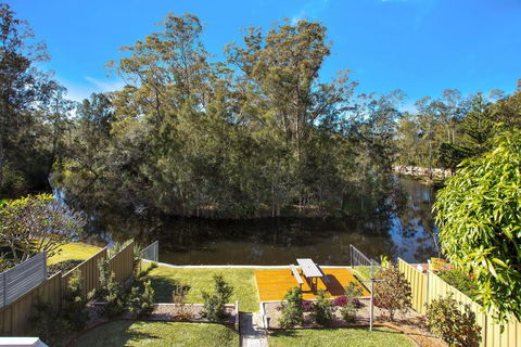 Renovated Coastal Getaway With Water Views - New South Wales Tourism  0