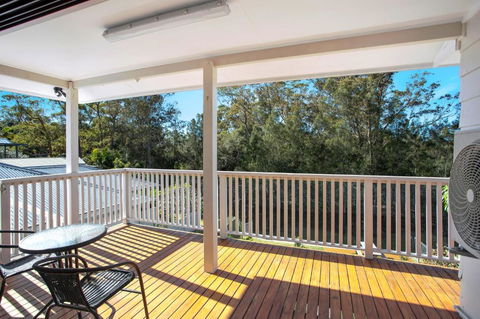 Renovated Coastal Getaway With Water Views - New South Wales Tourism  1
