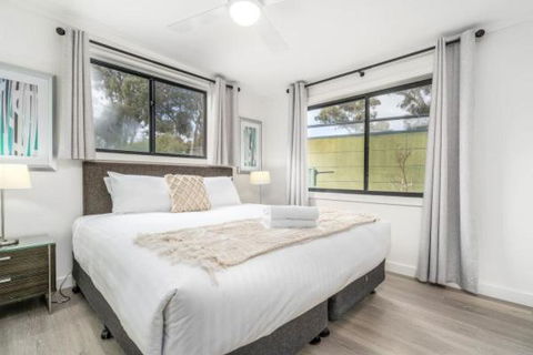 Renovated Townhouse Close To The CBD And Schools - New South Wales Tourism  0