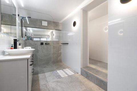 Renovated Townhouse Close To The CBD And Schools - New South Wales Tourism  3