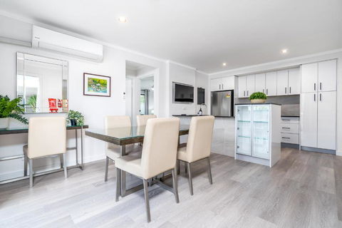 Renovated Townhouse Close To The CBD And Schools - New South Wales Tourism  2