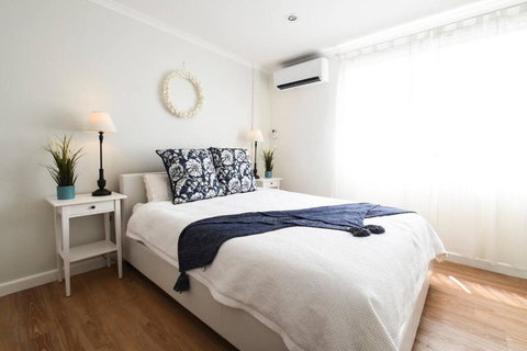 Resort-style Coastal Living With Balcony & Pool - New South Wales Tourism  1