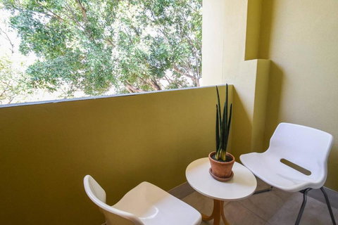 Resort-style Coastal Living With Balcony & Pool - New South Wales Tourism  3