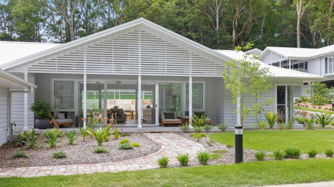 Resort Style Living With Pool, Tennis Court And Beach - New South Wales Tourism  3