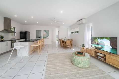 Retreat In The Heart Of Alex - 3BR Sleeps 11, Pool - New South Wales Tourism  1