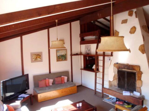 Retro 2 Bedroom Apartment - New South Wales Tourism  0