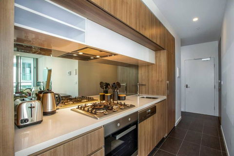 Retro Modern With Pool Near Westfield Doncaster - New South Wales Tourism  1
