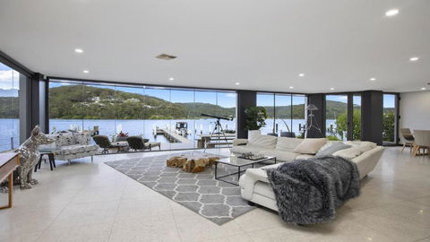 Riptides Booker Bay -Waterfront Apartment, Walk To Shops & Cafes - New South Wales Tourism  0