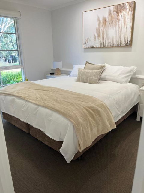 River Frontage Unit Moama - New South Wales Tourism  1