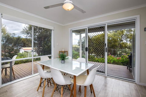 River Retreat - New South Wales Tourism  0
